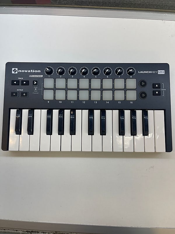 Novation Launchkey Mini MKI MIDI Keyboard Controller | Reverb
