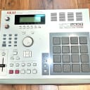 Akai MPC2000 W/32MB and 8 output expander