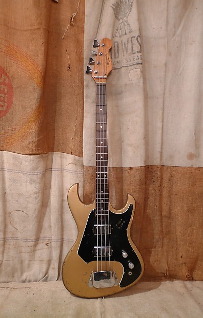 Harmony h906 bass hot sale guitar