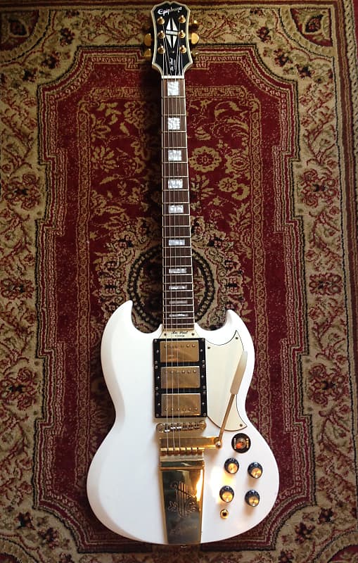 EPIPHONE(エピフォン)3PU SG custom Epiphone SG Custom - 3 Pickup with Maestro in Classic White