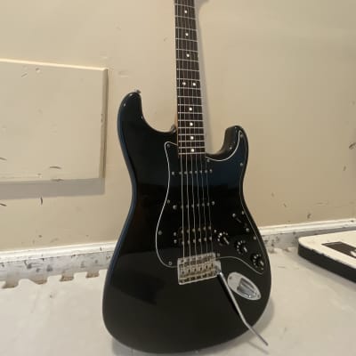 Fender Stratocaster Deluxe Series HSS 2011 Black image 2