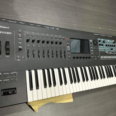 Roland Fantom 6 61-Key Workstation Keyboard USED - 99%