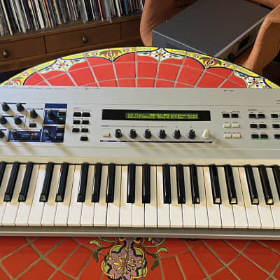 Yamaha CS6X Control V.A. Synthesizer 1999 - Silver