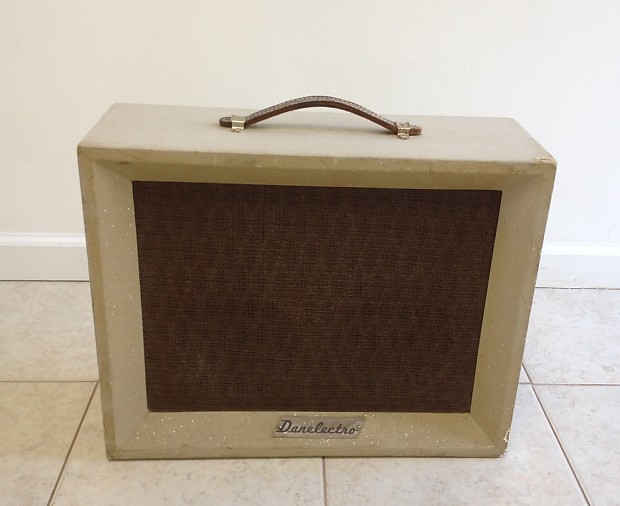 Vintage 1960 s Danelectro Corporal 132 Amp
