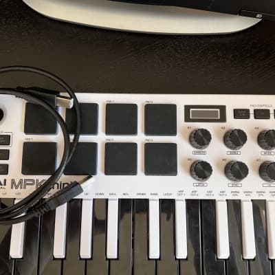 Akai MPK Mini MKIII 25-Key MIDI Controller 2020 - Present - White with Black Keys