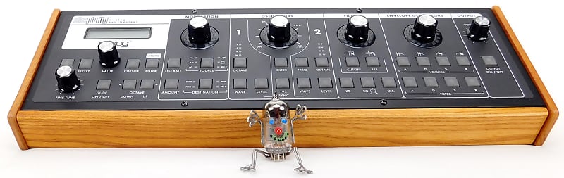 MOOG Slim Phatty Analog Synthesizer Desktop + Holz +