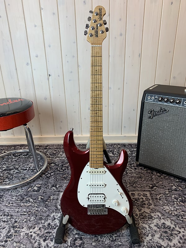 Ernie Ball Music Man Silhouette Special HSS Piëzo 2021 Candy Red