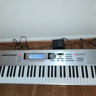 Korg Triton LE 76-Key 62-Voice Polyphonic Workstation 2000 - 2002 - Silver