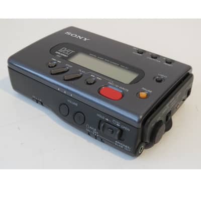 Sony TCD-D7 DAT Digital Audio Tape Walkman + Cover & Power Supply