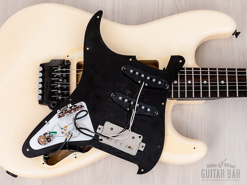 ギター Fender BOXER series ST-556. A serial Fender Boxer Series ST-556 - Paul's Boutique