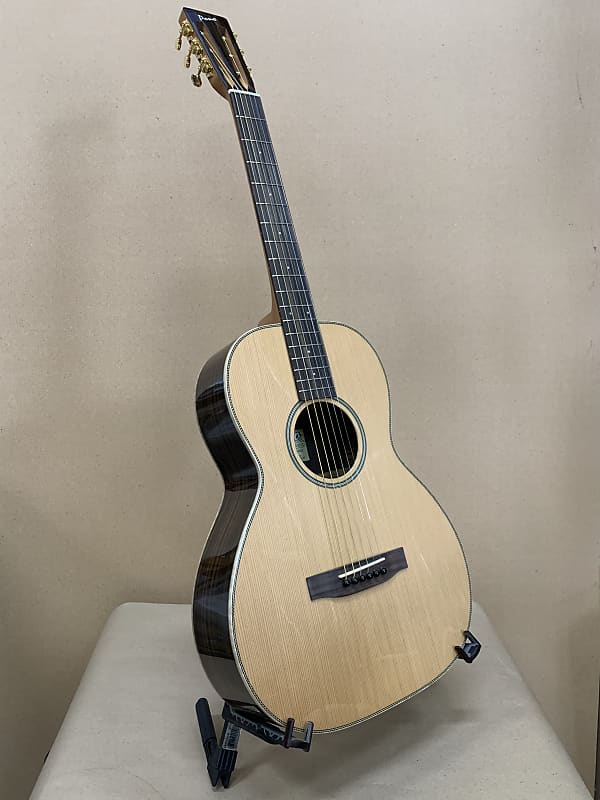 Pono Guitar OO-30 (c) image 1