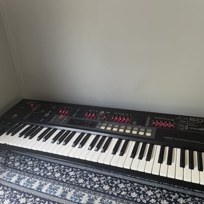 Akai AX 60 programmable six voice synthesizer keyboard vintage synth