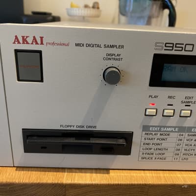 Akai S-950 Sampler