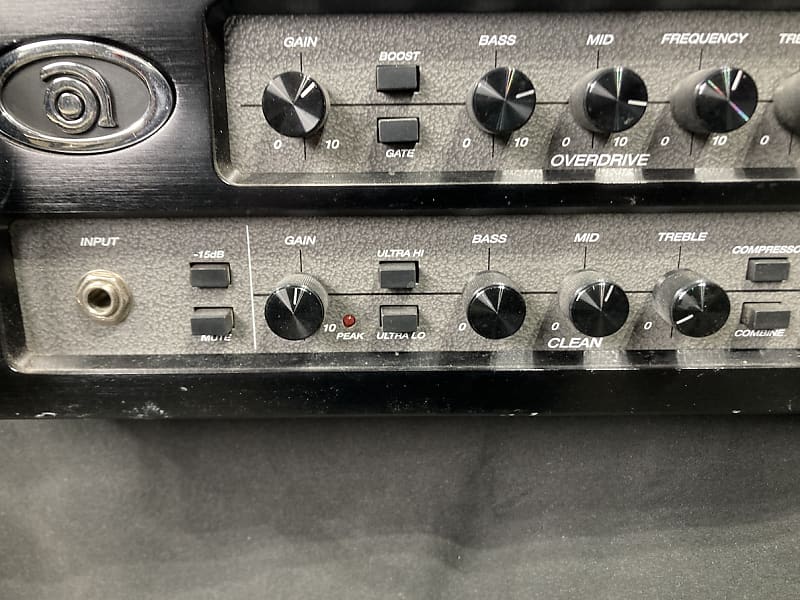 Ampeg SVT-5 PRO 1000-Watt Bass Amp Head