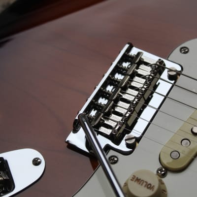 FENDER Limited Edition Player Stratocaster, Roasted Maple Fingerboard, 2-Color Sunburst, 3, 37 KG imagen 7