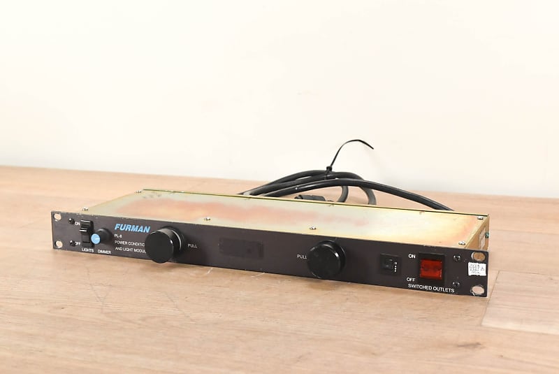 Furman PL-8 120V 15A Power Conditioner with Lights CG002UY image 1