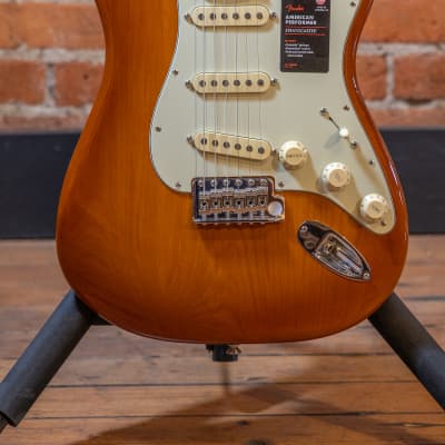 Fender American Performer Stratocaster - Honey Burst image 2
