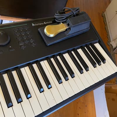 Kurzweil PC88 Weighted Keyboard with Manual and AC Adapter image 4
