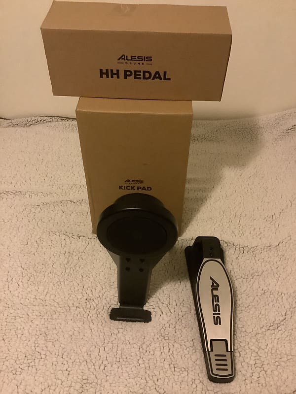 AlESIS Bass drum tower.Hi hat pedal Reverb