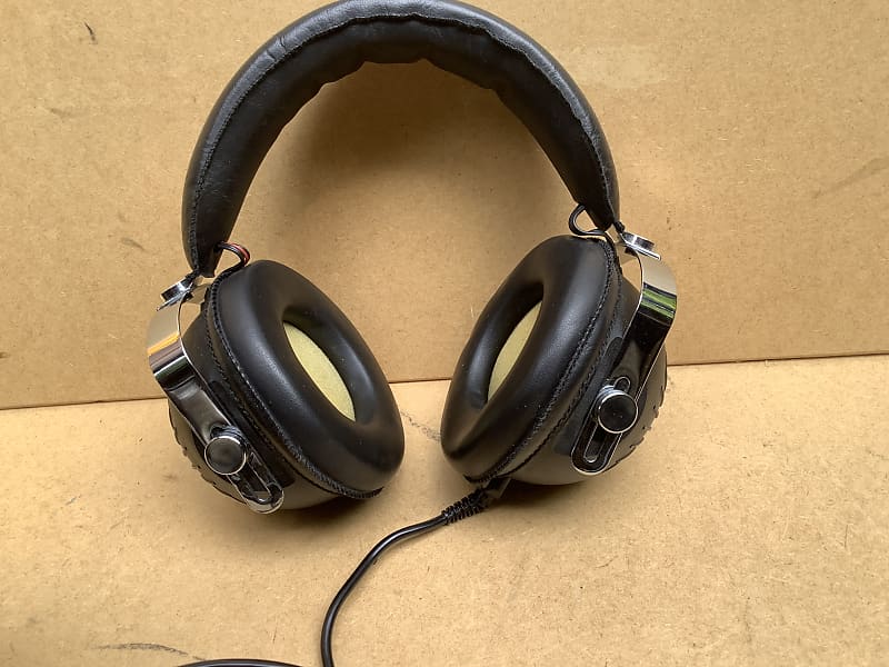 Grundig GDHS 221 vintage Headphones / super cool funky design / with original case image 1