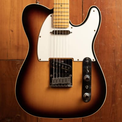 Fender USA American Deluxe Telecaster 美品 Fender - American Deluxe Tele with hardshell case | Mass Street Music