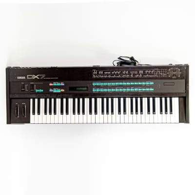 Yamaha DX7 Keyboard Synth –  King of 80s FM Synthesis w/ Tour Case