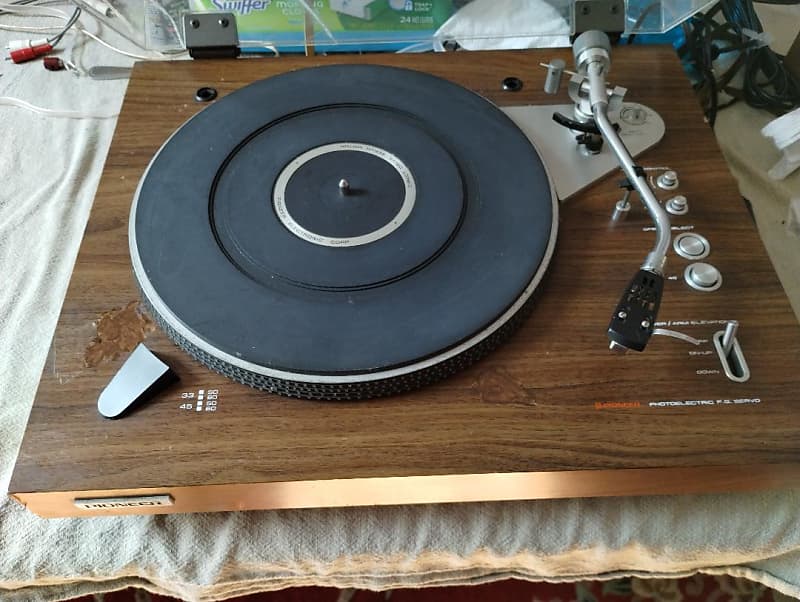 Pioneer PL1250 turntable in good working condition - 1980&#039;s  			