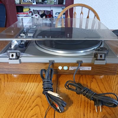 Damn Near Mint Pioneer Pl-115D Made in Japan 🇯🇵 that has a plinth with a Walnut Finish, Beautiful Unit! image 4