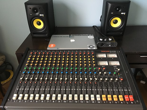 ジャンク TASCAM TASCAM M-216 ミキサー TASCAM M-216 Analog Mixer 16 Channels 4 Buses for sale