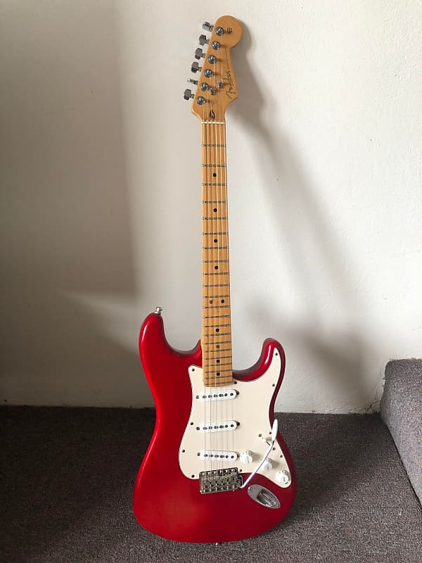 Fender Highway One Stratocaster 2002 Crimson Red Transparent image 1