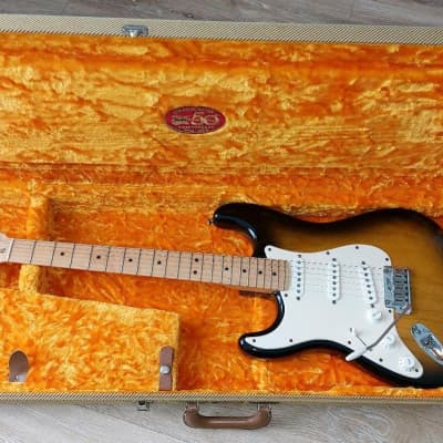 Fender Stratocaster 2004 - 2-Tone Sunburst for sale