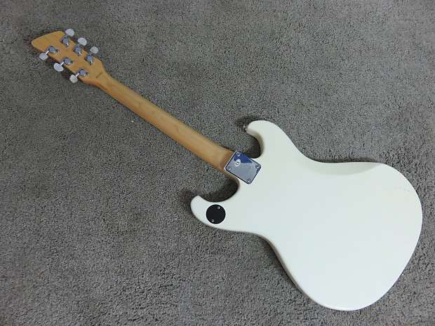 Dipinto Melody Mach IV Guitar White Mosrite Univox Shape
