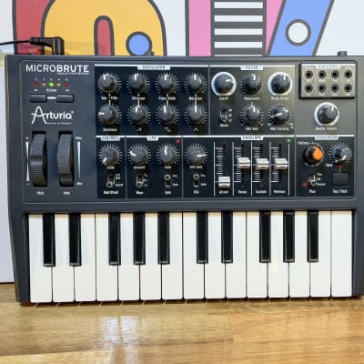 [Very Good] Arturia MicroBrute 25-Key Synthesizer - Black