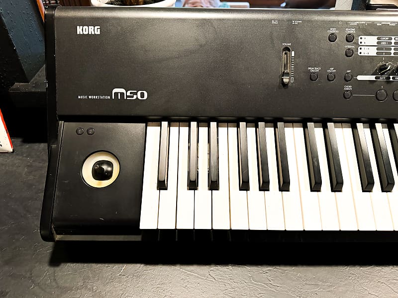 定価の約1/3！！KORG M50-88u0026HERCULES STANDS - 鍵盤楽器