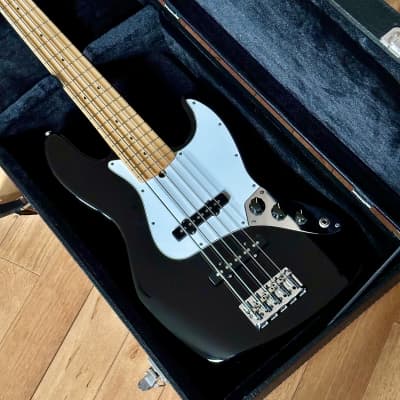 Fender American Standard Jazz Bass V Maple Fingerboard, Black image 16
