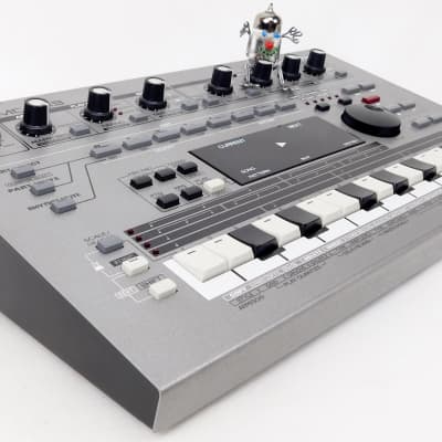 Roland MC-303 Synthesizer 303 808 909 Jupiter Juno +Neuwertig OVP+ 1.5J Garantie