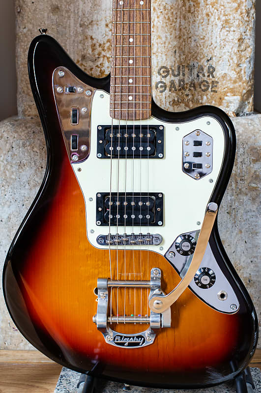2017 Fender Japan Jaguar HH Special Bigsby 3-tone Sunburst
