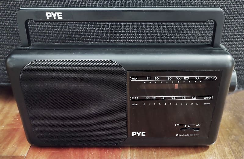 Vintage PYE NT4012 AM/FM Transistor Radio  			