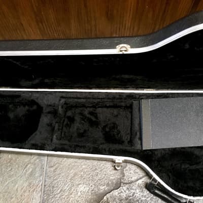Fender Red Label “Chainsaw” Bass Case - For Jazz & Precision Bass - 1990s J P Hard Shell image 4