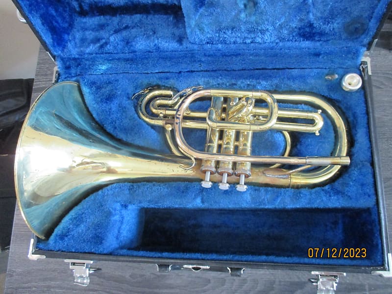 Yamaha YMP 201M Mellophone with case and mouthpiece, made in Japan