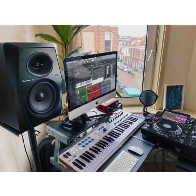 Pioneer DJ VM-50 5" Active Powered Studio Recording Reference Monitor Speaker image 20
