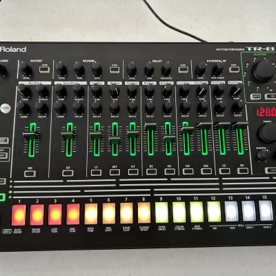 Roland AIRA TR-8 Rhythm Performer Drum Machine 2014 - Present - Black