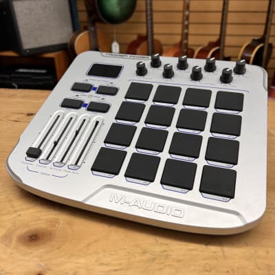 Donner MIDI Pad Beat Maker Machine Professional, Drum Machine with 16 Beat  Pads, 2 Assignable Fader & Knobs and Music Production Software, USB MIDI
