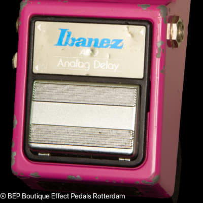 アイバニーズ　AD9 Ibanez AD9 Analog Delay Pedal - YouTube