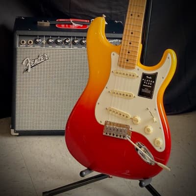 Fender Player Plus Stratocaster with Maple Fretboard 2023 - Tequila Sunrise image 5