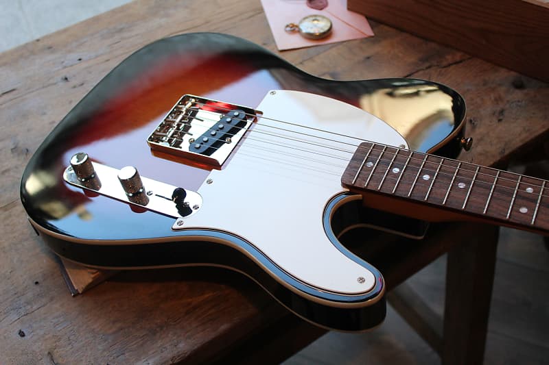 SQUIER SQUIER