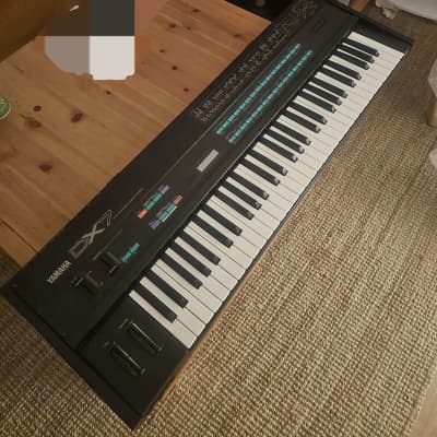 Yamaha DX7 - Legendary Synthesizer - Accessories - Excellent Condition / Revised