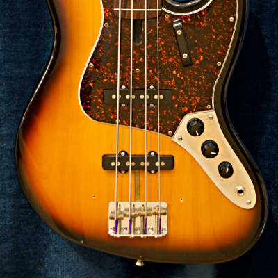 ベース Fender USA American Vintage 62 Jazz Bass Fender American Vintage '62 Jazz Bass - What To Know & Where