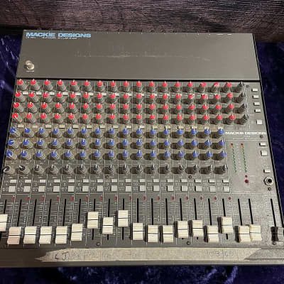 Mackie CR1604 16-Channel Mic / Line Mixer