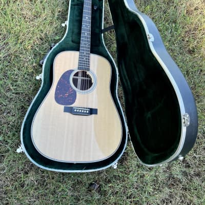 Martin  HD-28 Electric/Acoustic image 1